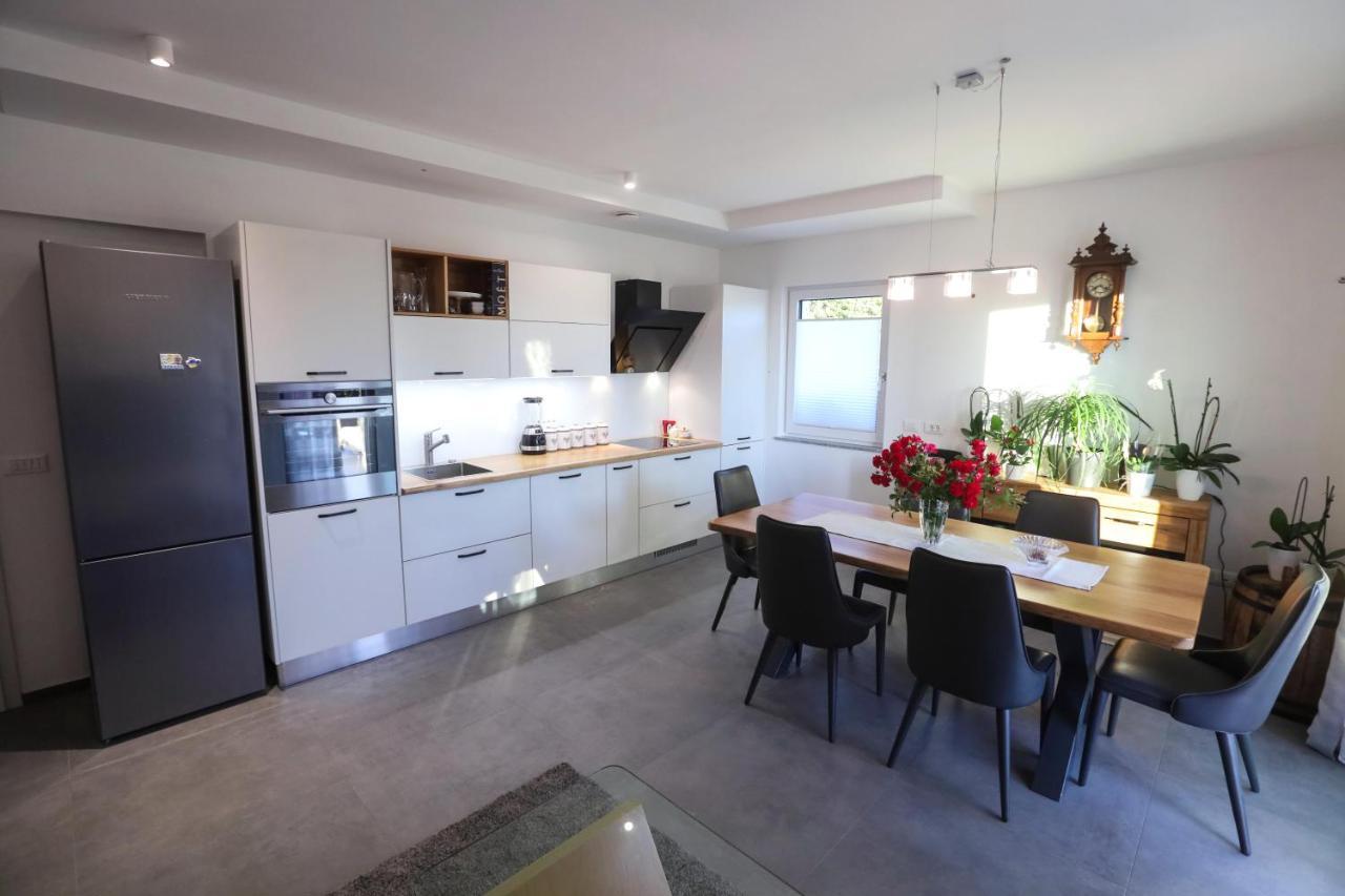 Hisa Dobrega Pocutja Apartment โคซินา ภายนอก รูปภาพ