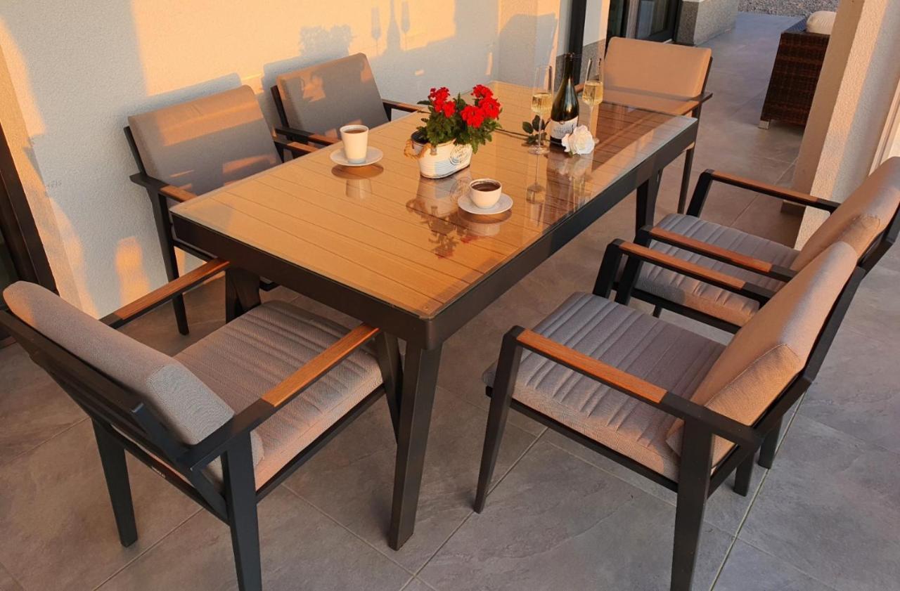 Hisa Dobrega Pocutja Apartment โคซินา ภายนอก รูปภาพ